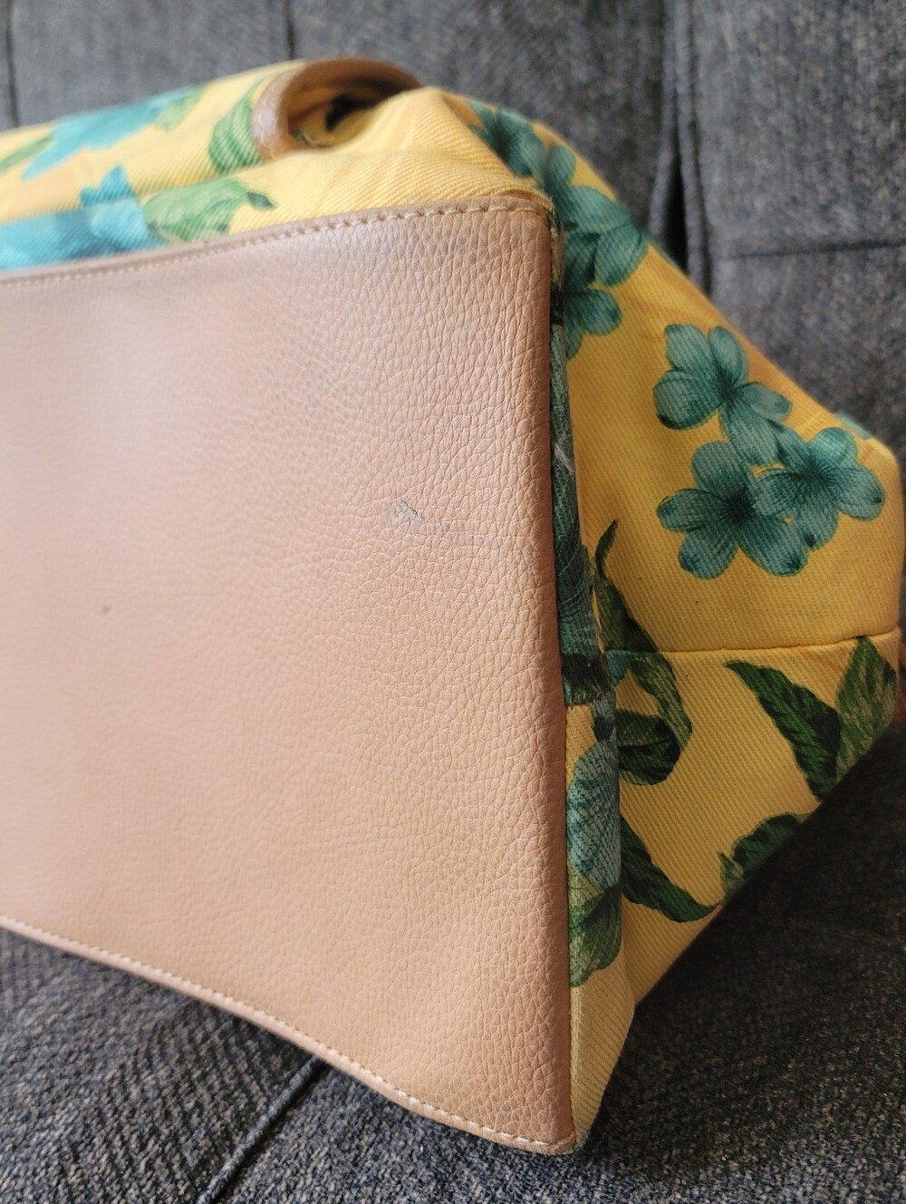 Caribbean Joe Hawaiian Floral Weekender With Accessories - Picture 3 of 16